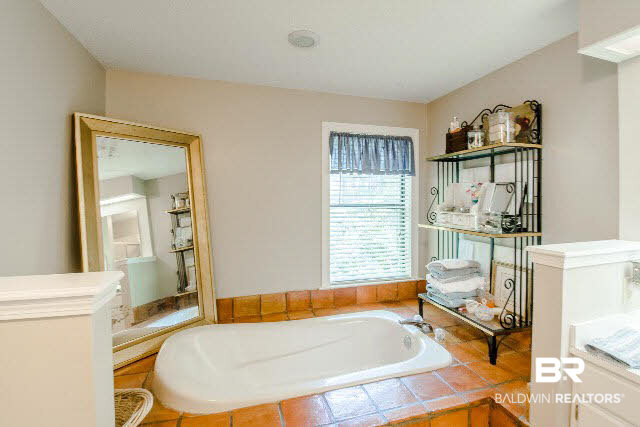 705 Olive Avenue Fairhope, AL 36532 - Photo 23 of 43 Garden Tub