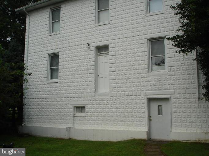 Exterior (Rear)