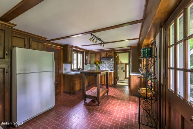 $445,000 | 42 East Street, Stockbridge, MA 01262