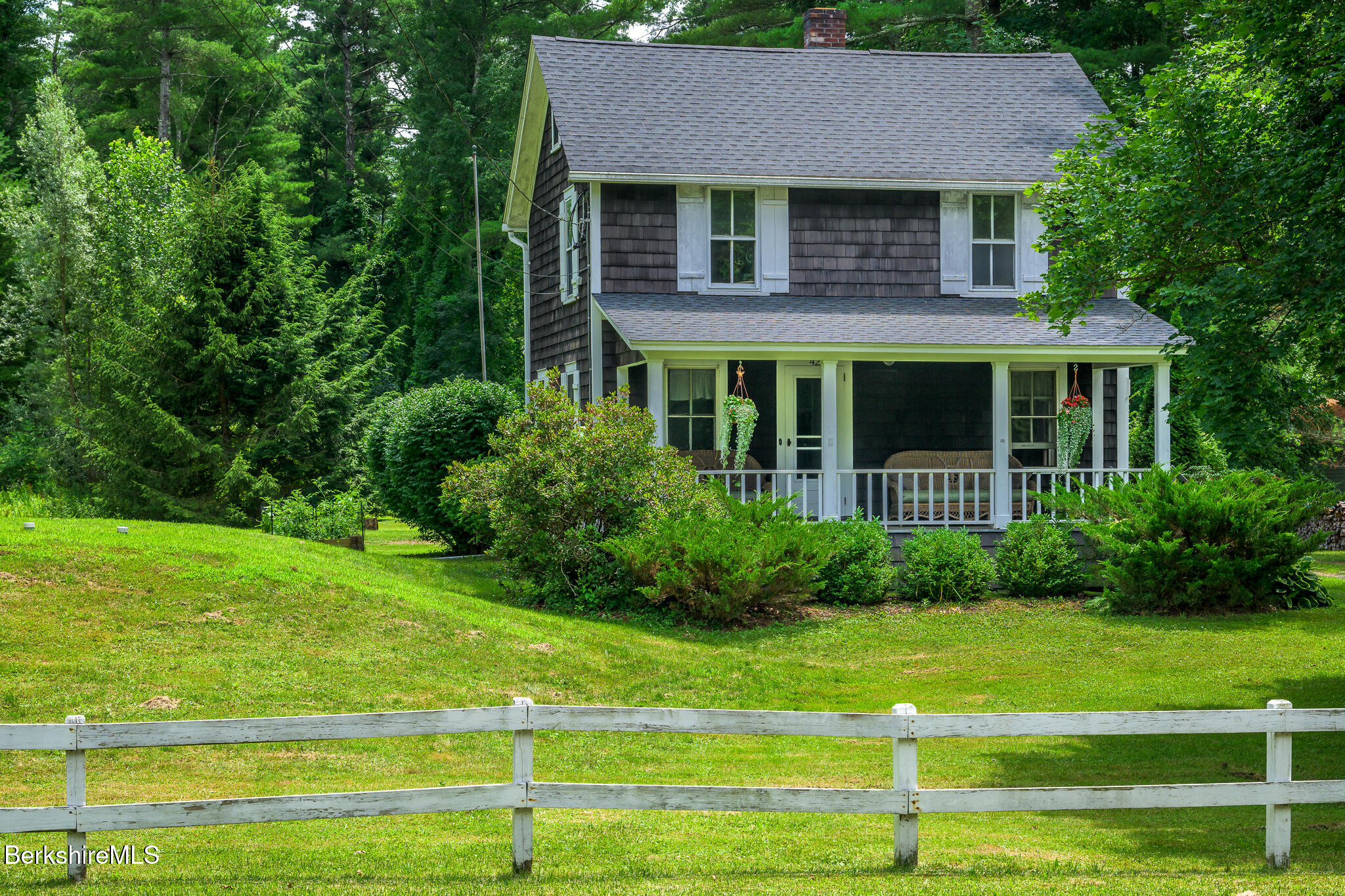 42 East Street Stockbridge, MA 01262 - Photo 2 of 42 42 East St Stockbridge