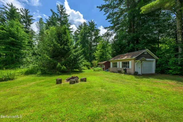 $445,000 | 42 East Street, Stockbridge, MA 01262