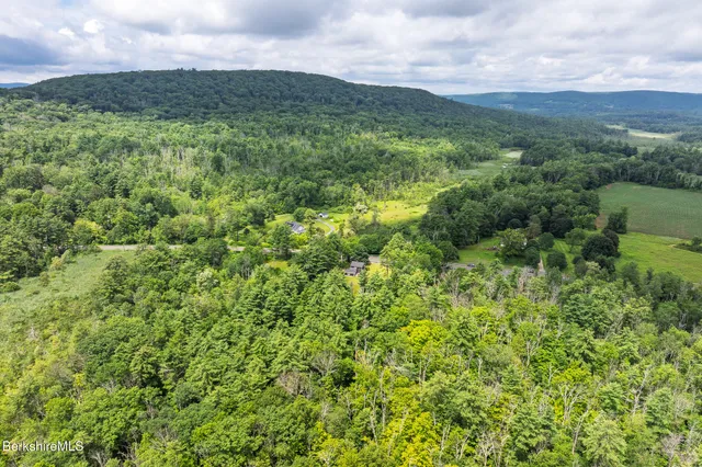 $445,000 | 42 East Street, Stockbridge, MA 01262