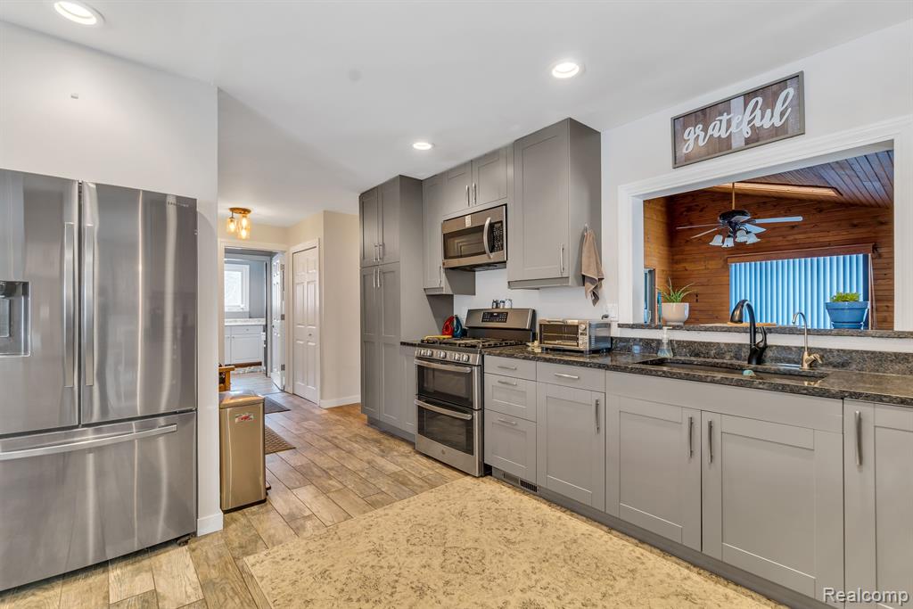 2379 Grove Park Road Fenton, MI 48430 - Photo 12 of 56