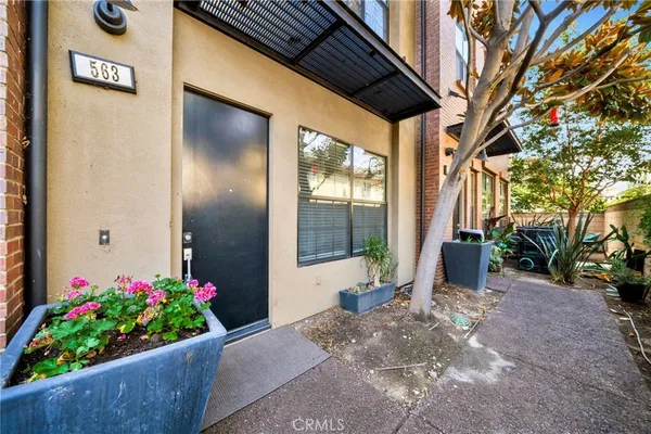 $899,900 | 563 West Maple Avenue, Orange, CA 92868