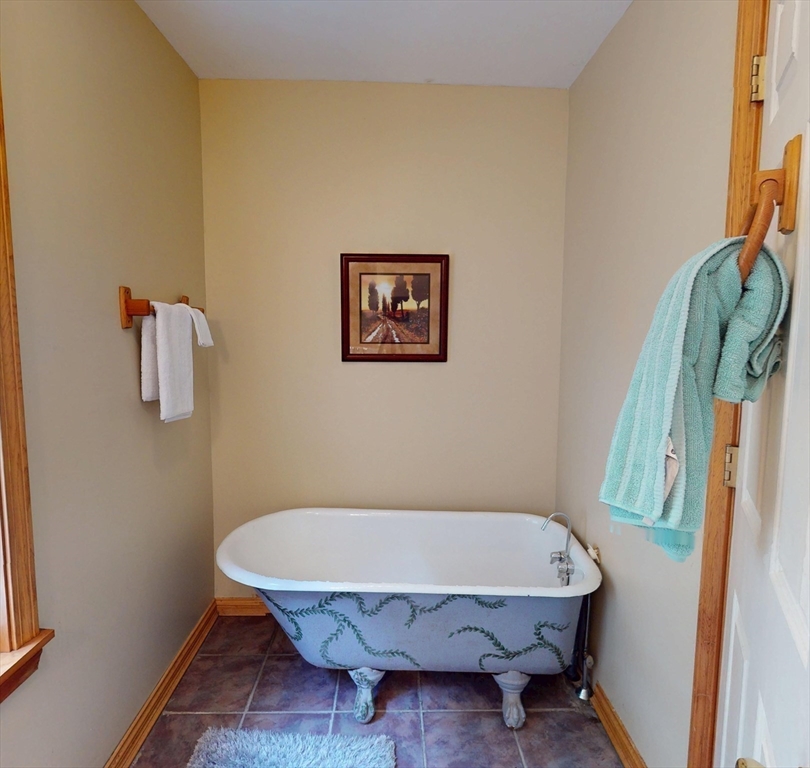 42 Water Street Northampton, MA 01053 - Photo 17 of 35