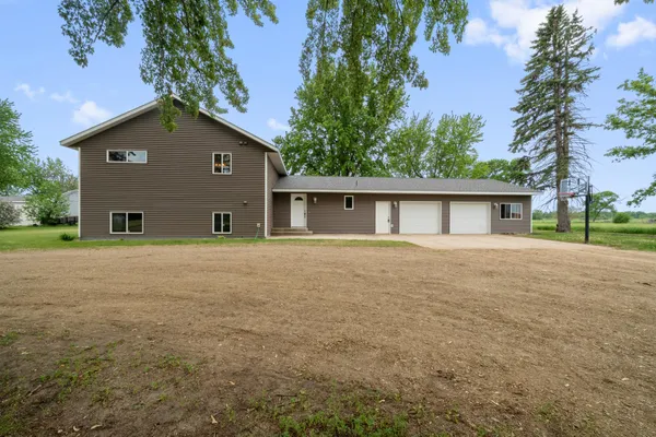 $405,000 | 43137 Foxboro Road, Belgrade, MN 56312