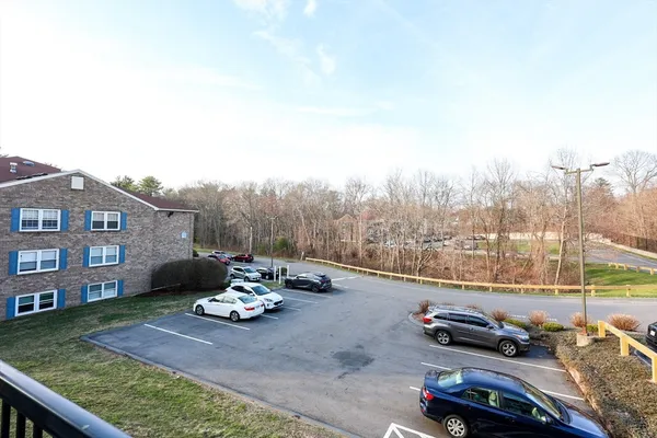 $2,500 | 610 South Franklin Street, Unit B202, Holbrook, MA 02343