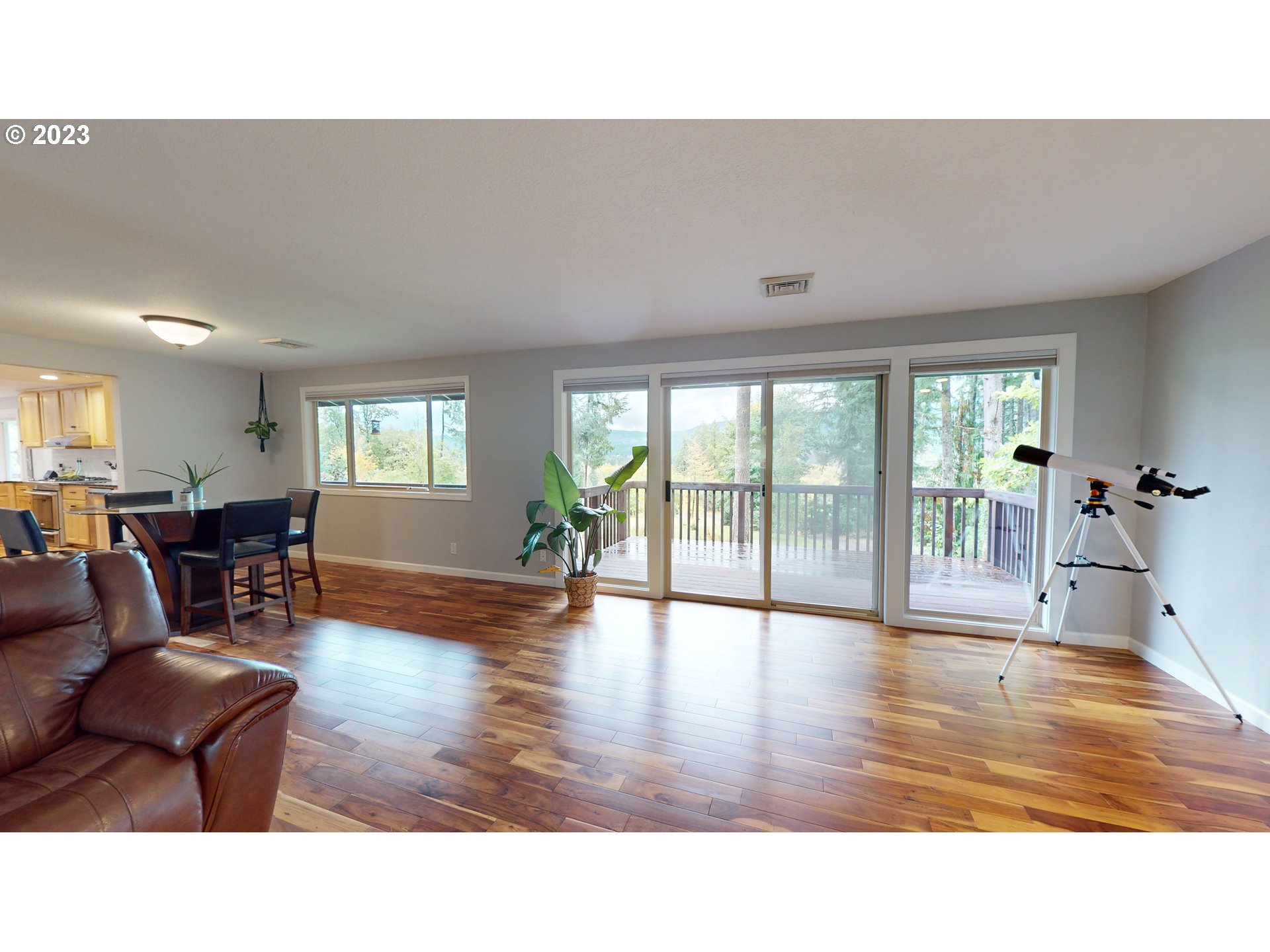 90708 Hill Road Springfield, OR 97478 - Photo 7 of 48 Living Room/Dining Room