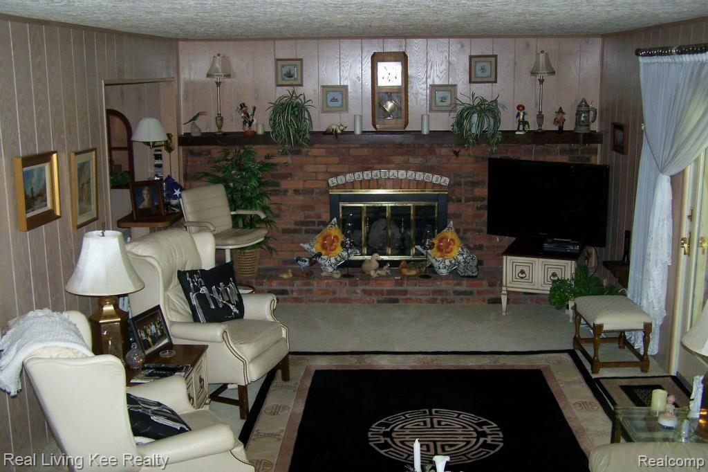 971 Great Oaks Boulevard Rochester, MI 48307 - Photo 4 of 28 100_6860.jpg