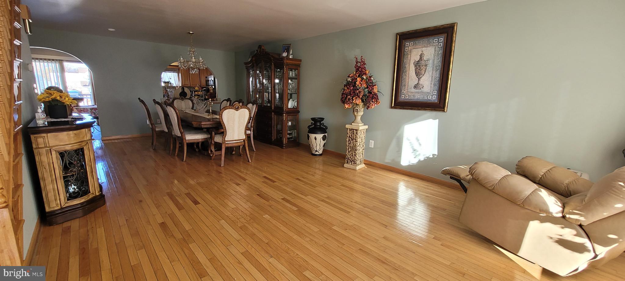 10852 Perrin Road Philadelphia, PA 19154 - Photo 4 of 33