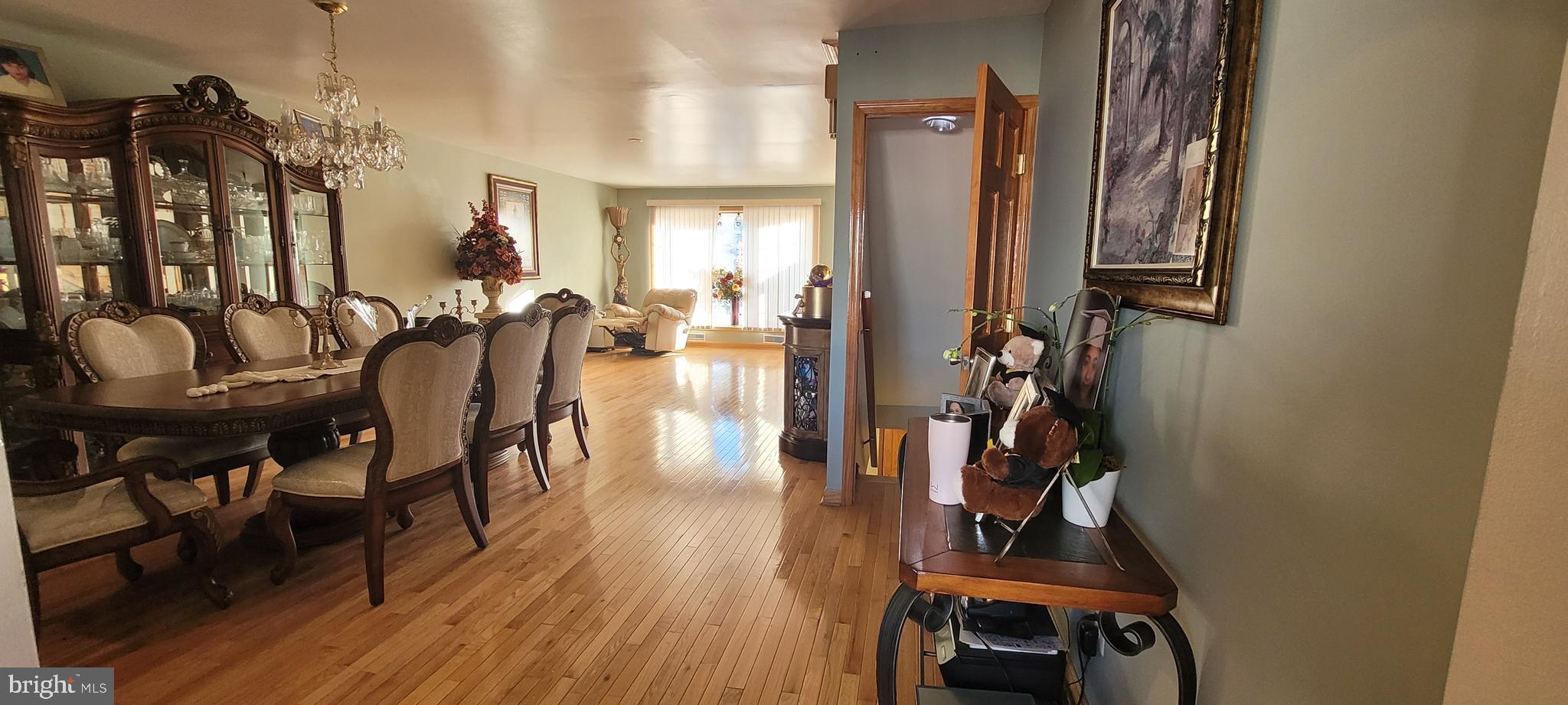10852 Perrin Road Philadelphia, PA 19154 - Photo 5 of 33