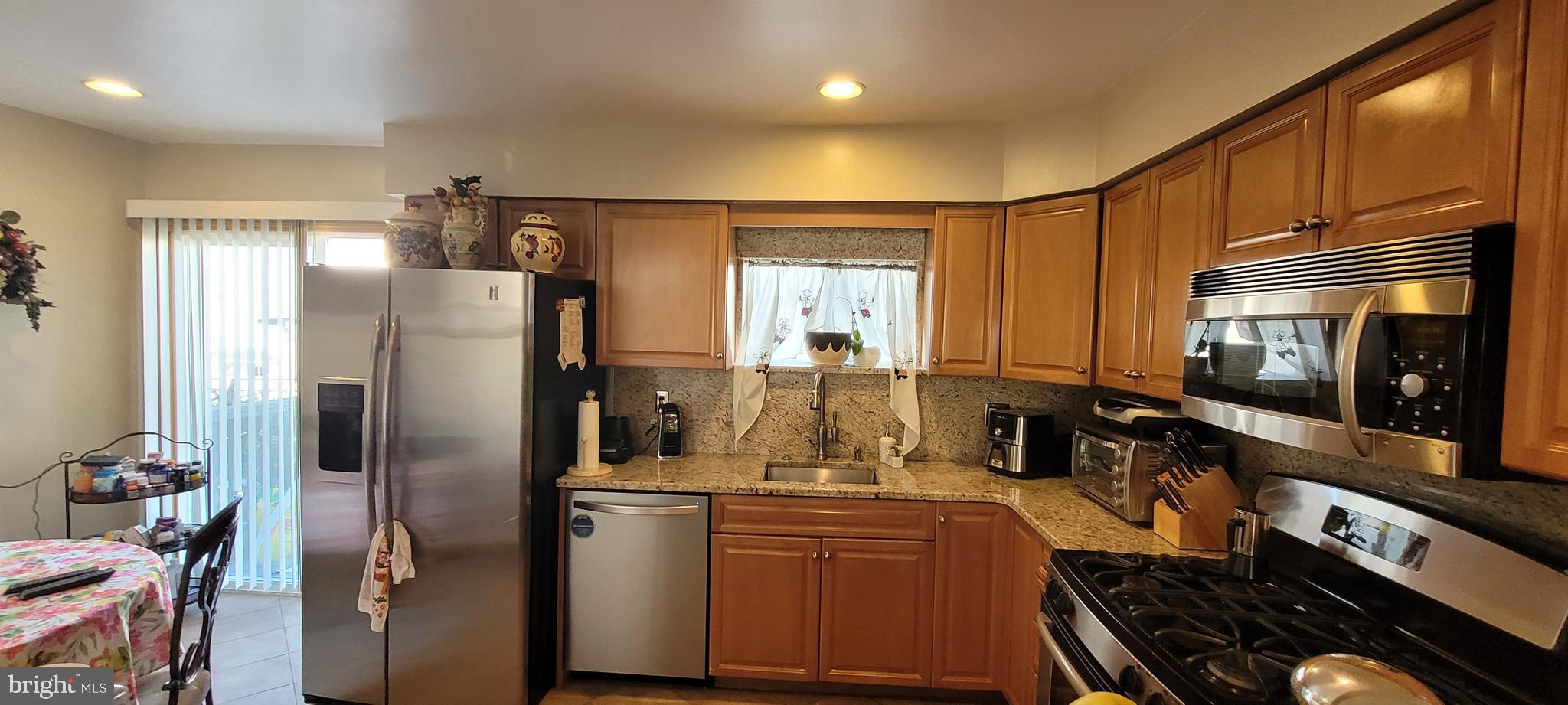 10852 Perrin Road Philadelphia, PA 19154 - Photo 7 of 33