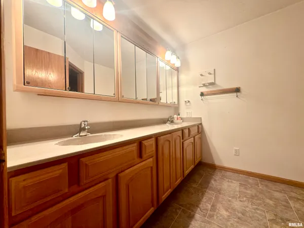 $349,900 | 5158 Lovejoy Road, Rochester, IL 62563