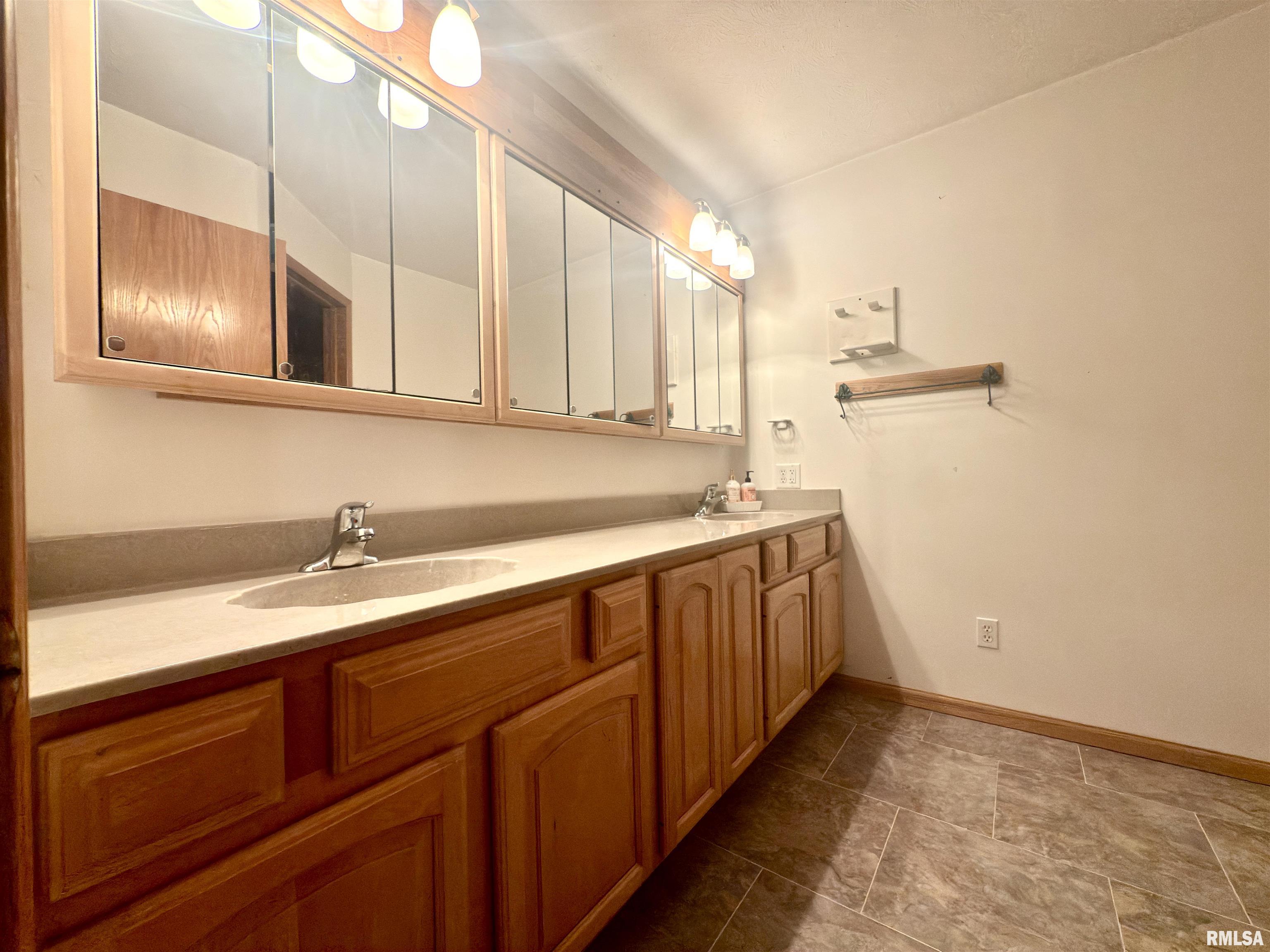 5158 Lovejoy Road Rochester, IL 62563 - Photo 15 of 35