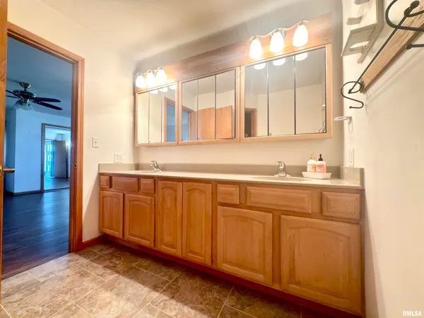 $349,900 | 5158 Lovejoy Road, Rochester, IL 62563