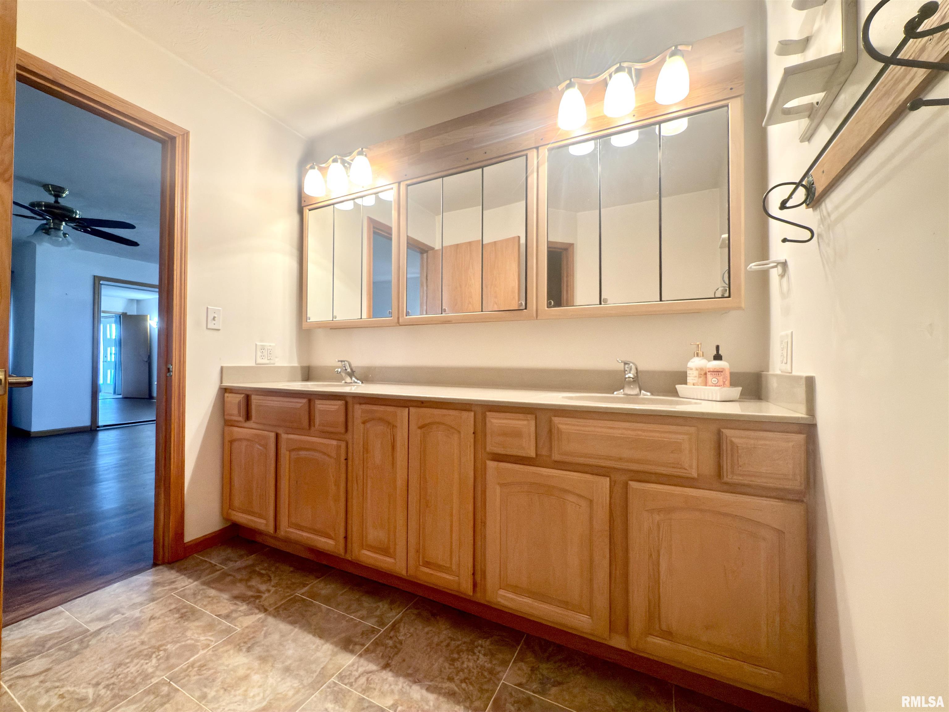 5158 Lovejoy Road Rochester, IL 62563 - Photo 16 of 35