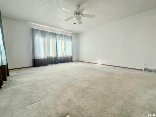 $349,900 | 5158 Lovejoy Road, Rochester, IL 62563