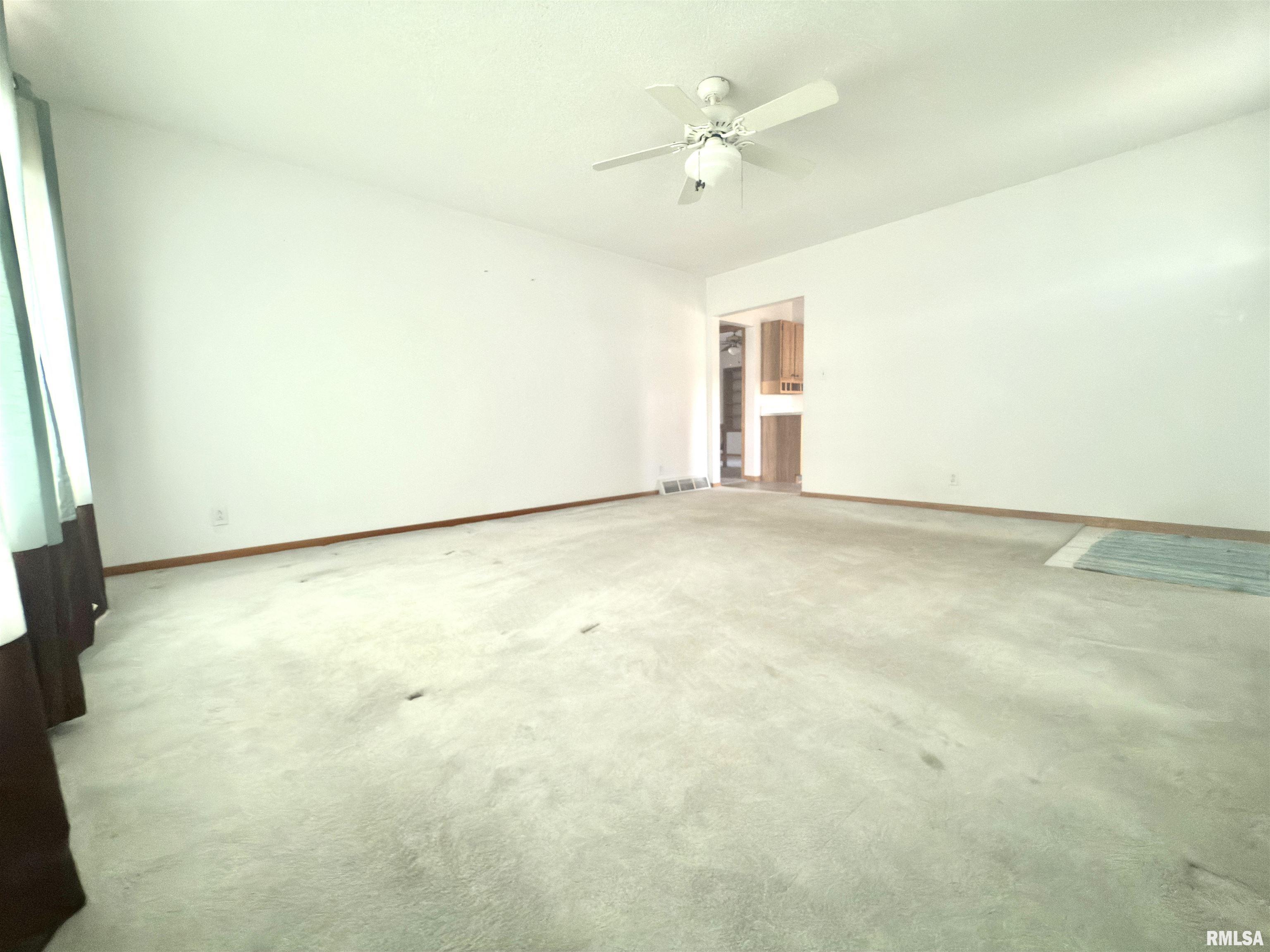 5158 Lovejoy Road Rochester, IL 62563 - Photo 5 of 35