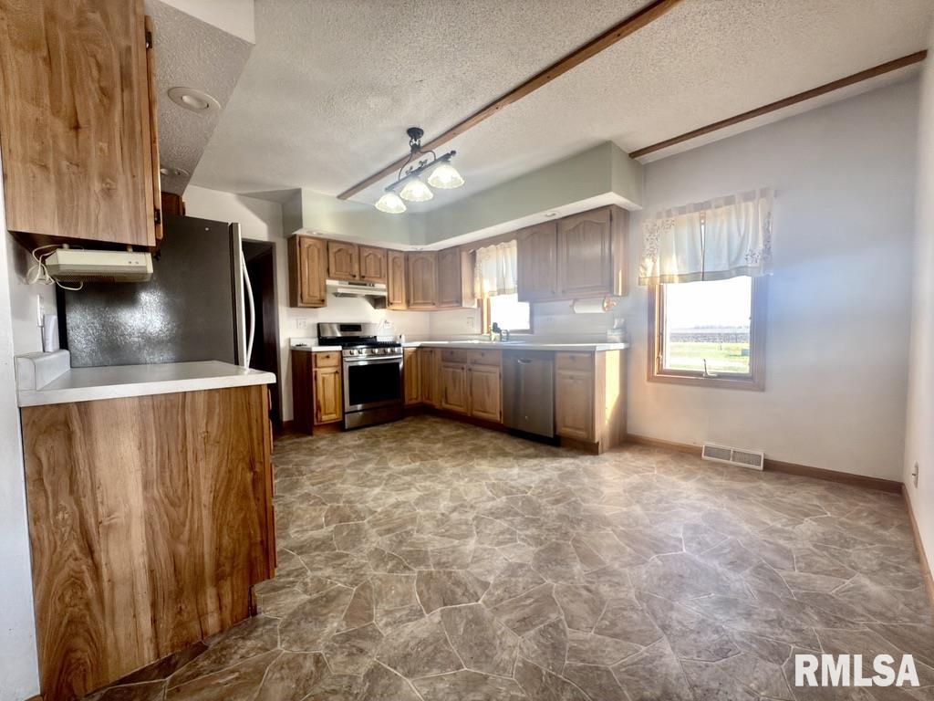 5158 Lovejoy Road Rochester, IL 62563 - Photo 8 of 35