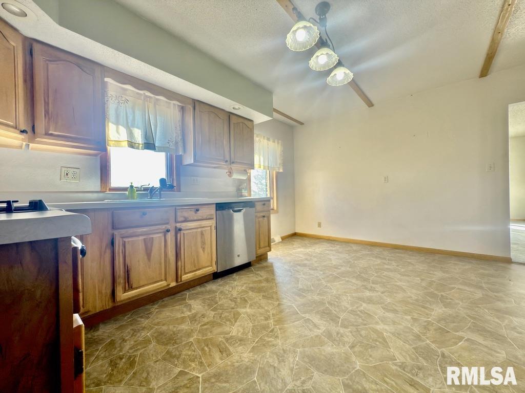 5158 Lovejoy Road Rochester, IL 62563 - Photo 9 of 35