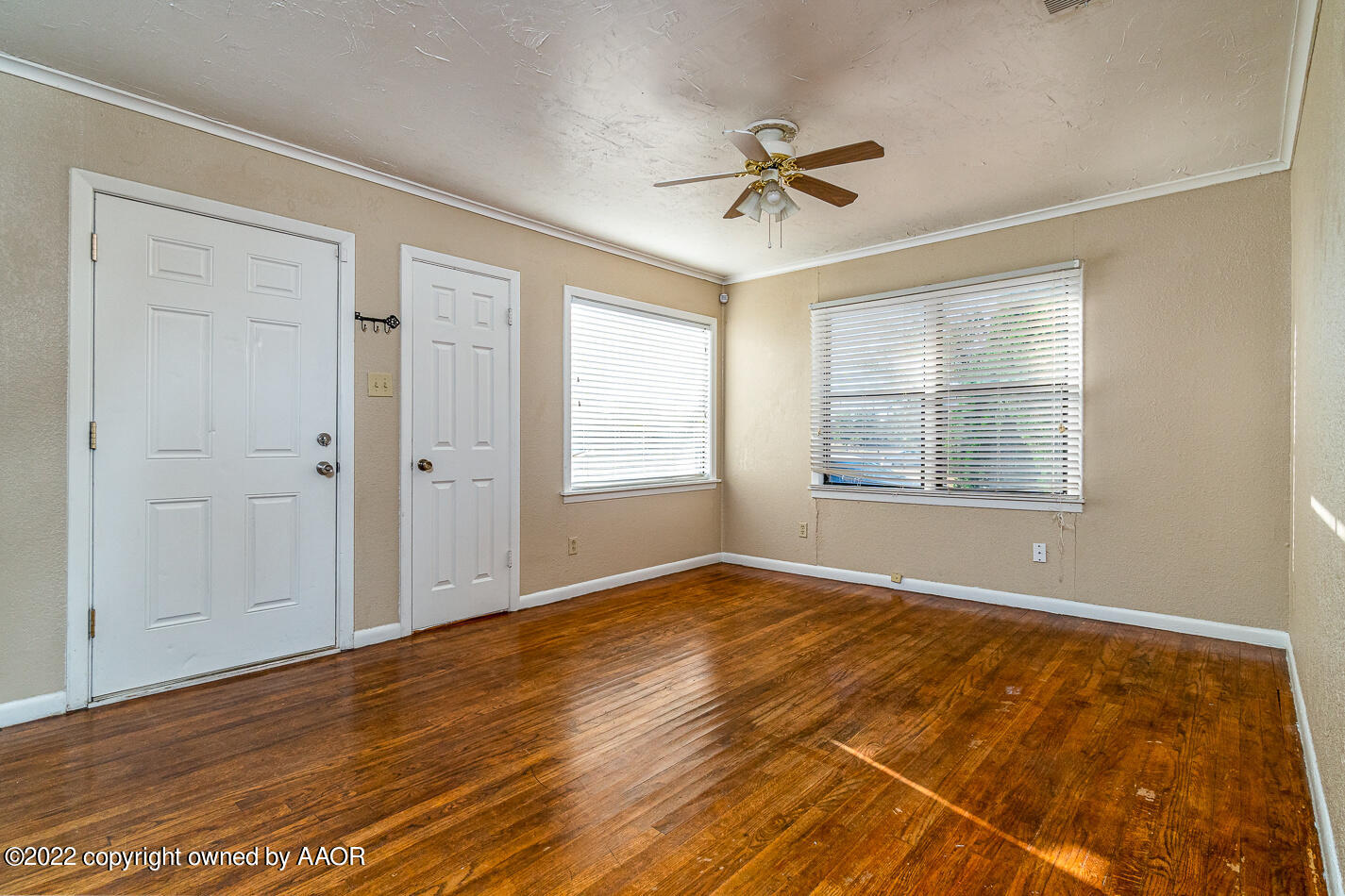 2702 Royal Road Amarillo, TX 79106 - Photo 4 of 17 Living Room