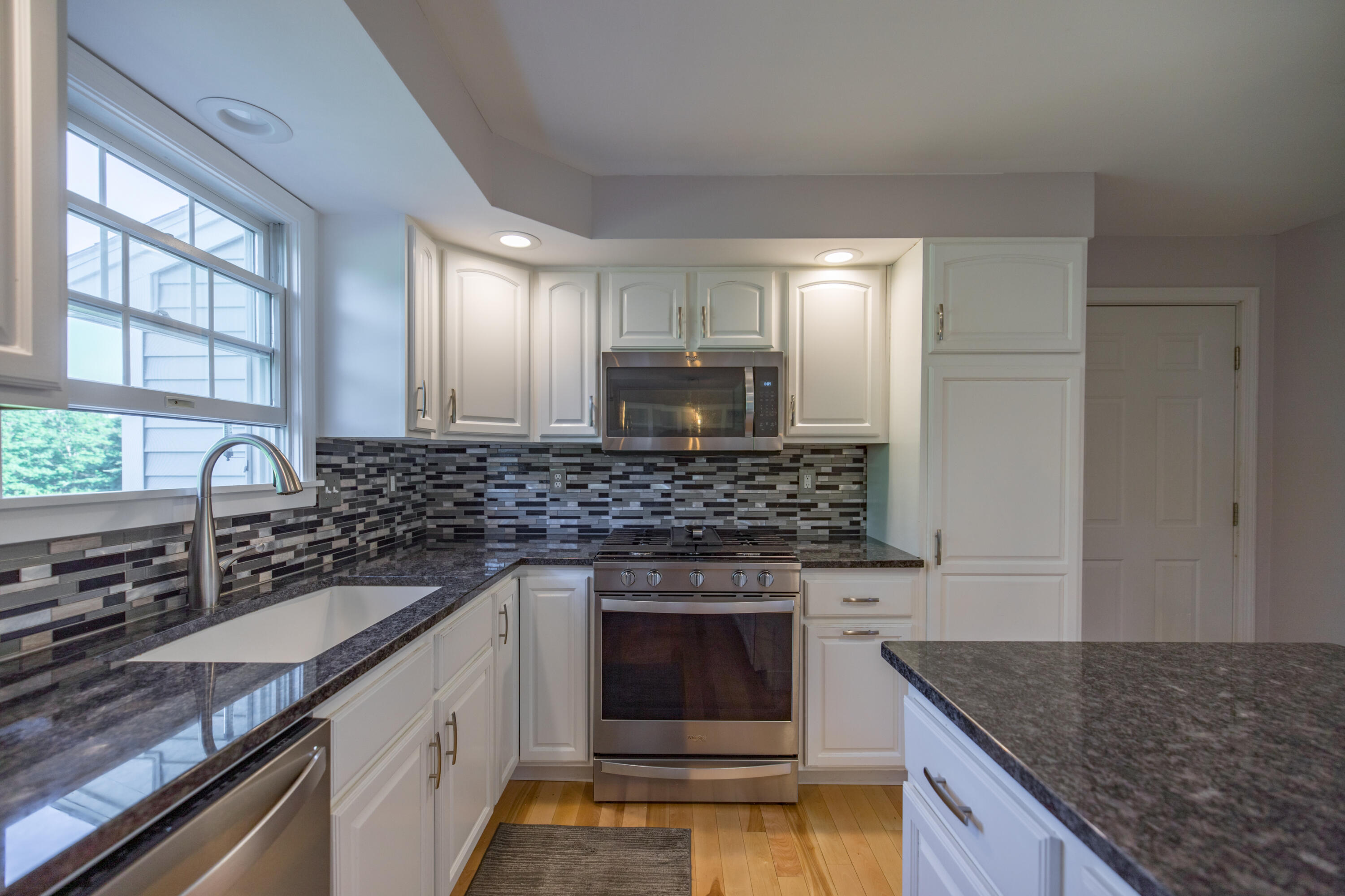 262 Church Road Brunswick, ME 04011 - Photo 5 of 43 6I3A3221