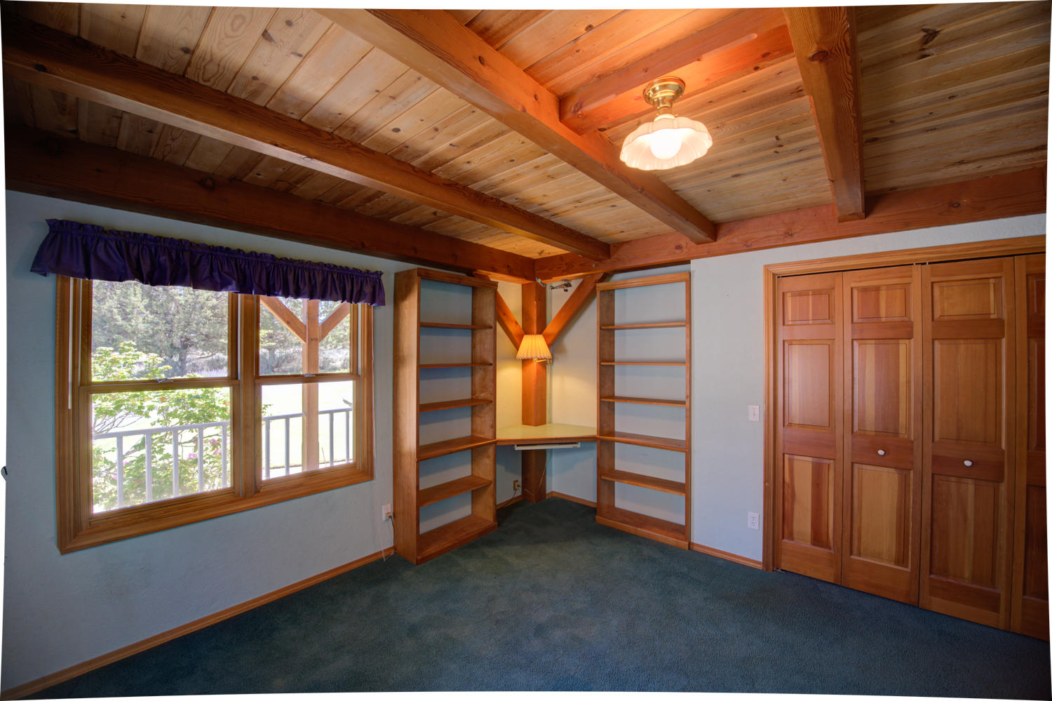 22052 Banff Drive Bend, OR 97702 - Photo 16 of 31 16_bedroom