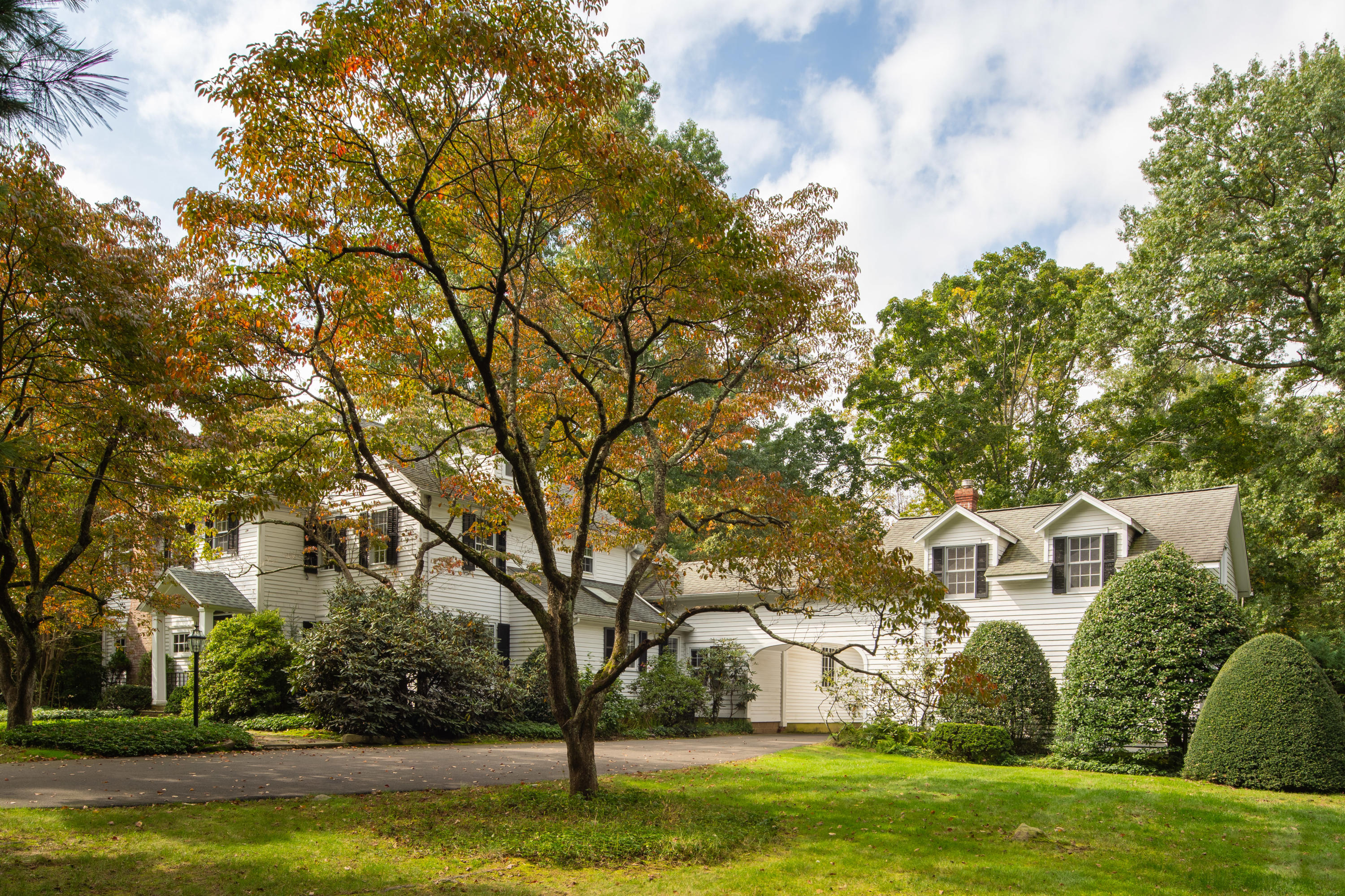275 Hollow Tree Ridge Road Darien, CT 06820 - Photo 8 of 41 a front view of a house with a yard