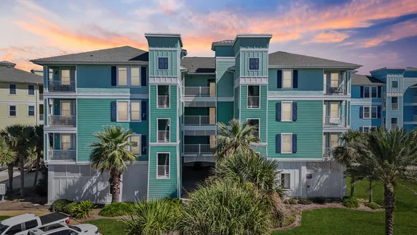 $415,000 | 4121 Pointe W Drive, Unit 302, Galveston, TX 77554