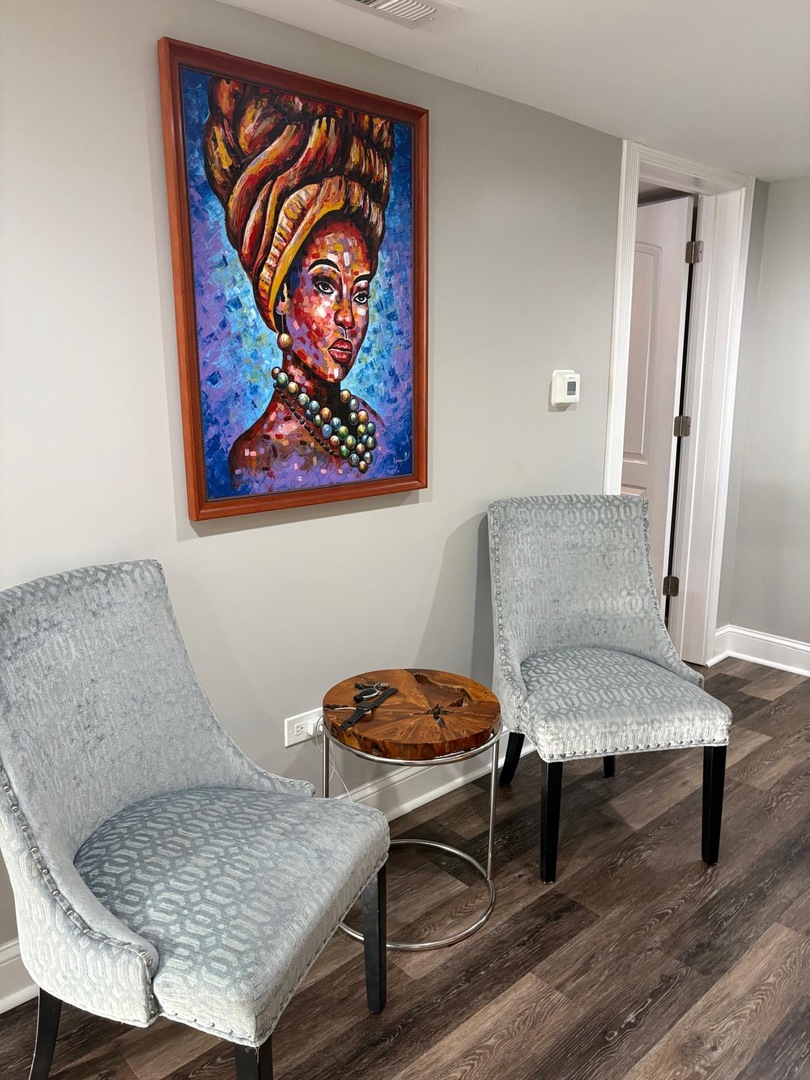 6541 South Ingleside Avenue, Unit G Chicago, IL 60637 - Photo 12 of 13 a living room with furniture and a wooden floor