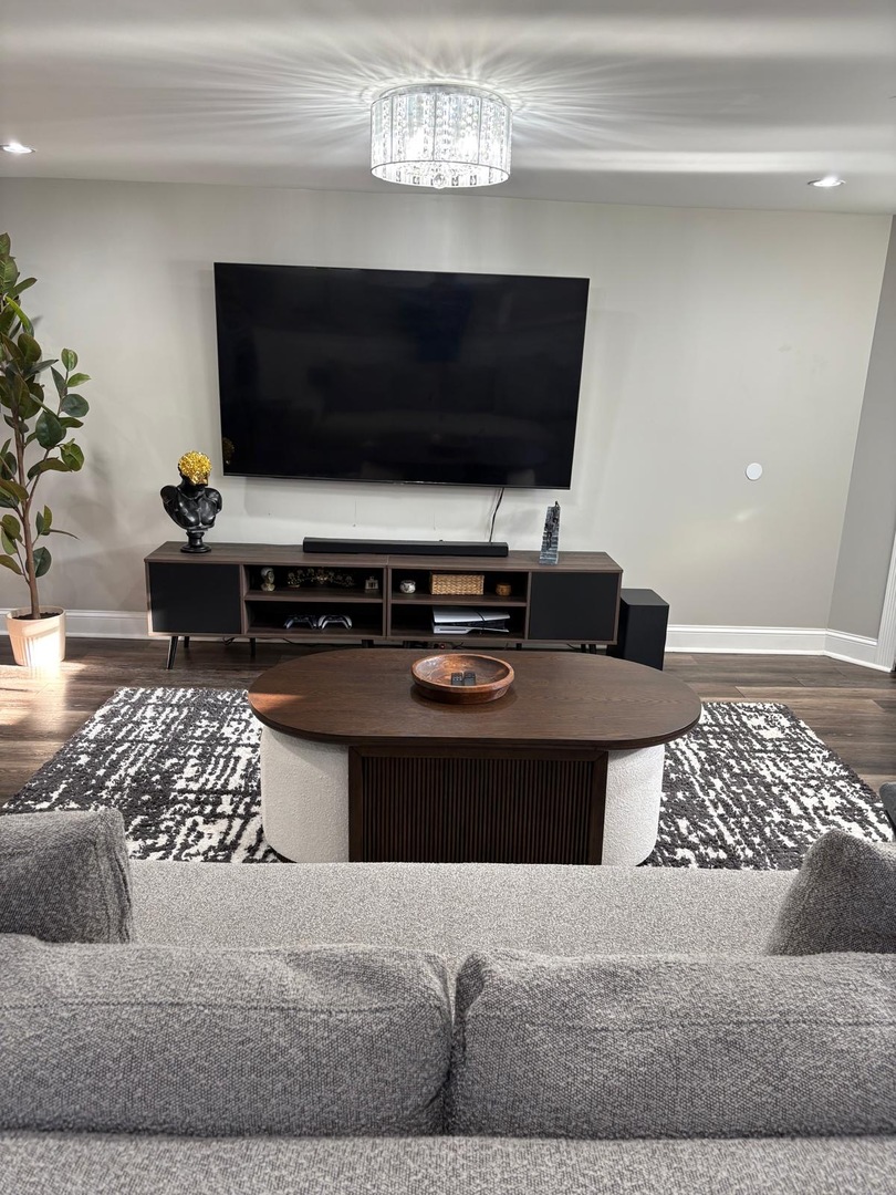 6541 South Ingleside Avenue, Unit G Chicago, IL 60637 - Photo 2 of 13 a living room with furniture and a flat screen tv