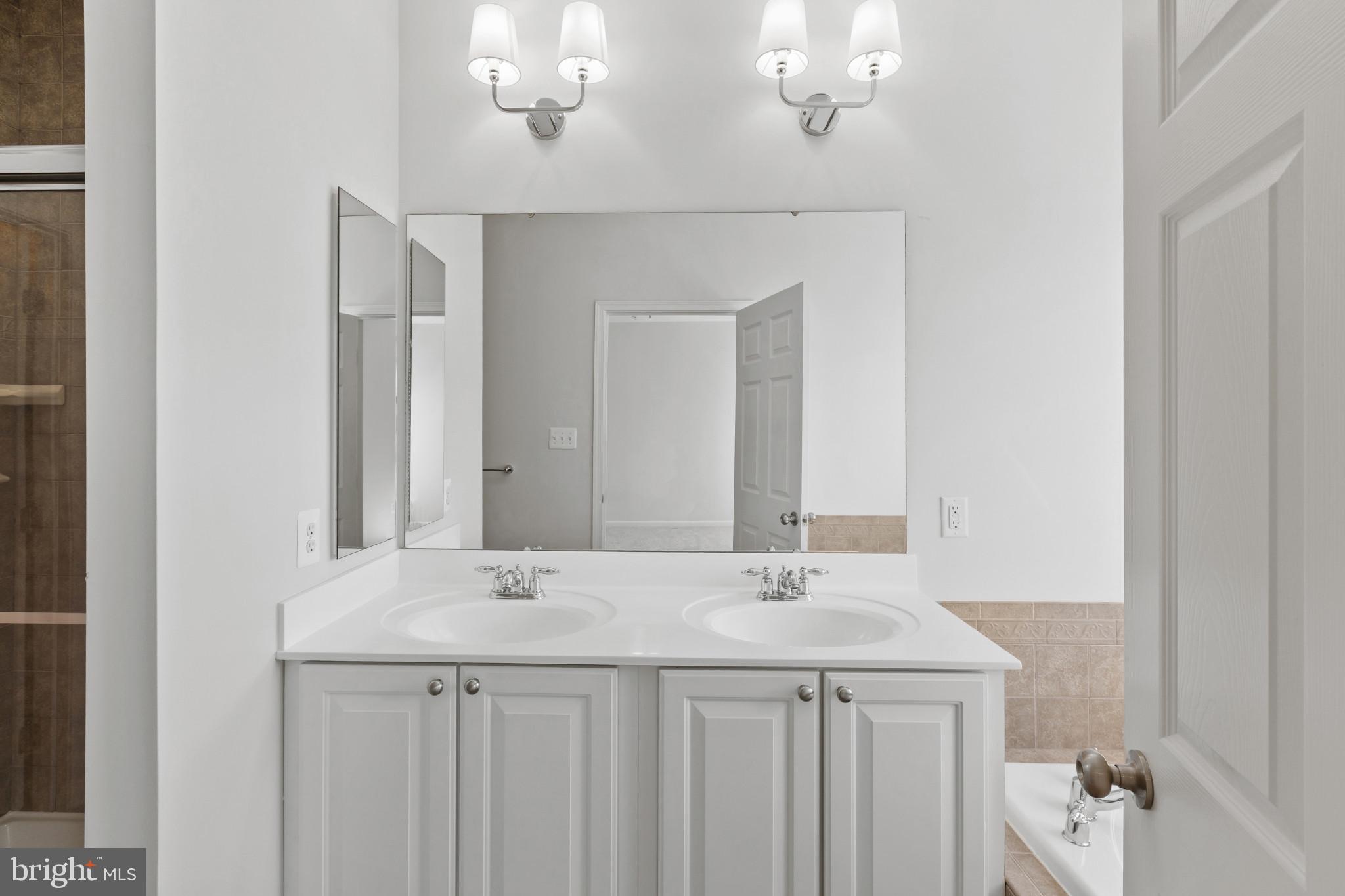 1729 Theale Way Hanover, MD 21076 - Photo 31 of 56 Primary Bath