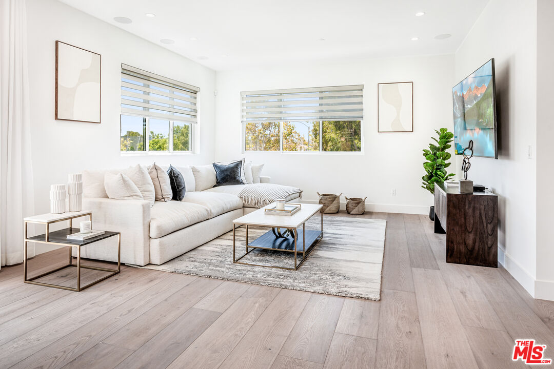 1573 Hi Point Street Los Angeles, CA 90035 - Photo 13 of 56