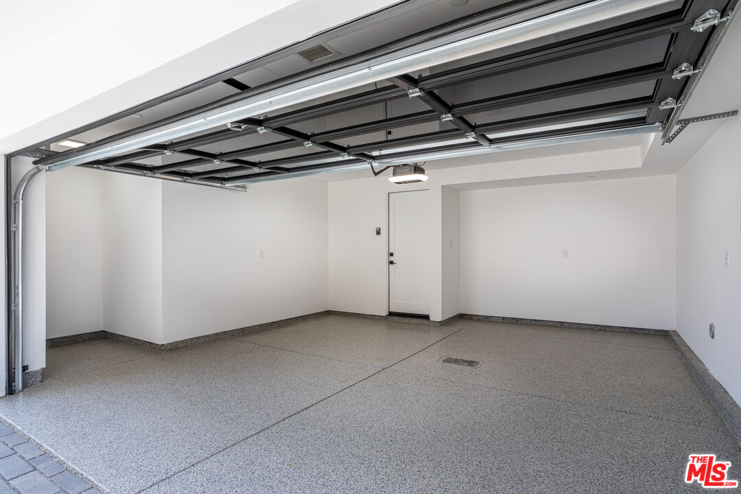 1573 Hi Point Street Los Angeles, CA 90035 - Photo 33 of 56 a view of a room with an empty space