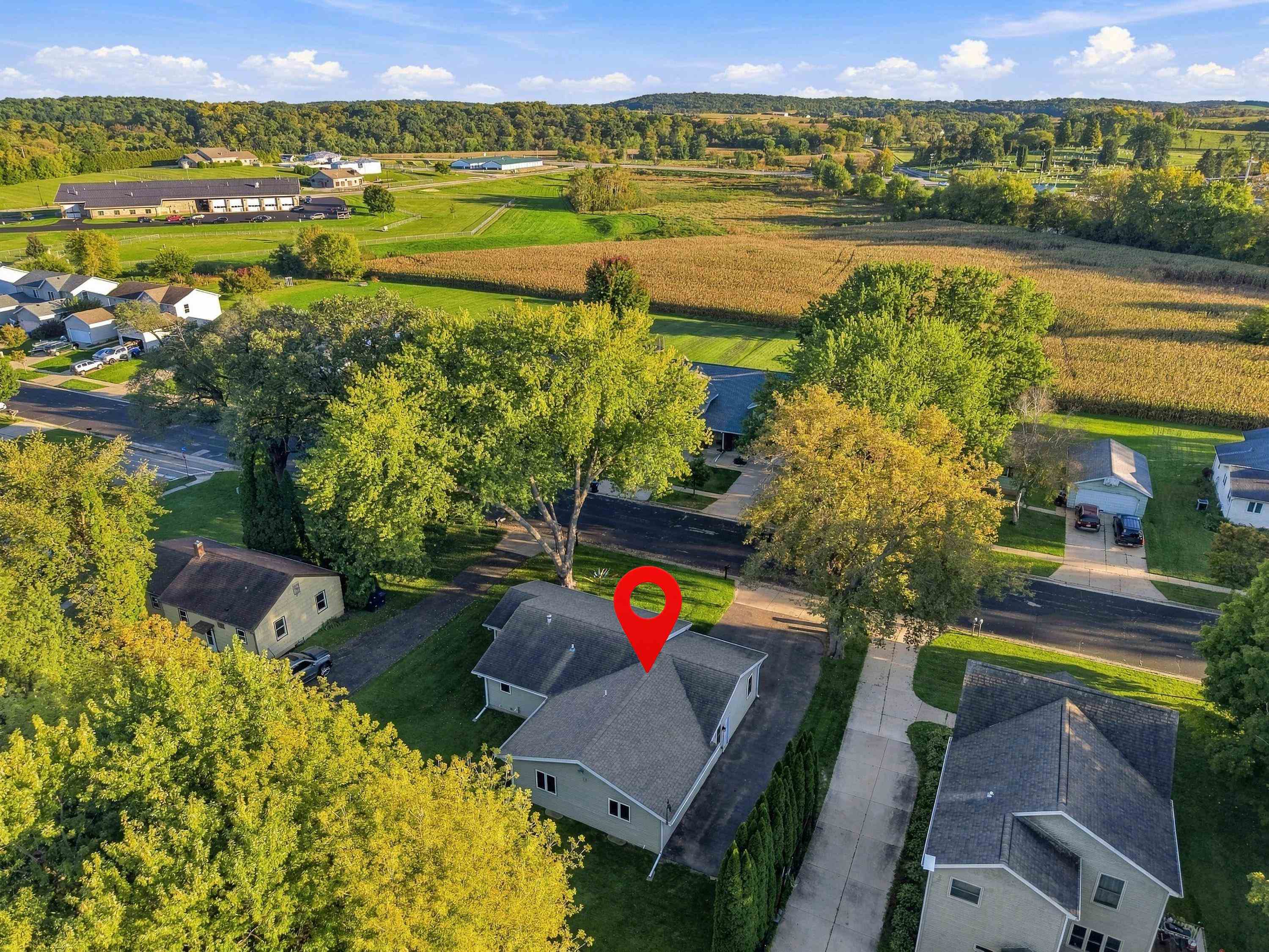 415 Waterloo Road Marshall, WI 53559 - Photo 3 of 38 Gallery Image 3