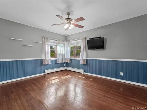 $4,700 | 2 Tottenham Place, Unit 1, New Hyde Park, NY 11040