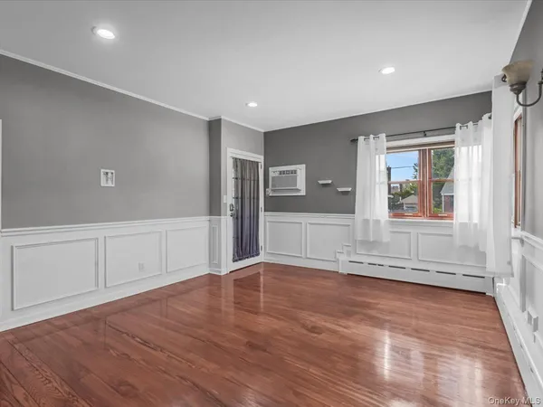 $4,700 | 2 Tottenham Place, Unit 1, New Hyde Park, NY 11040
