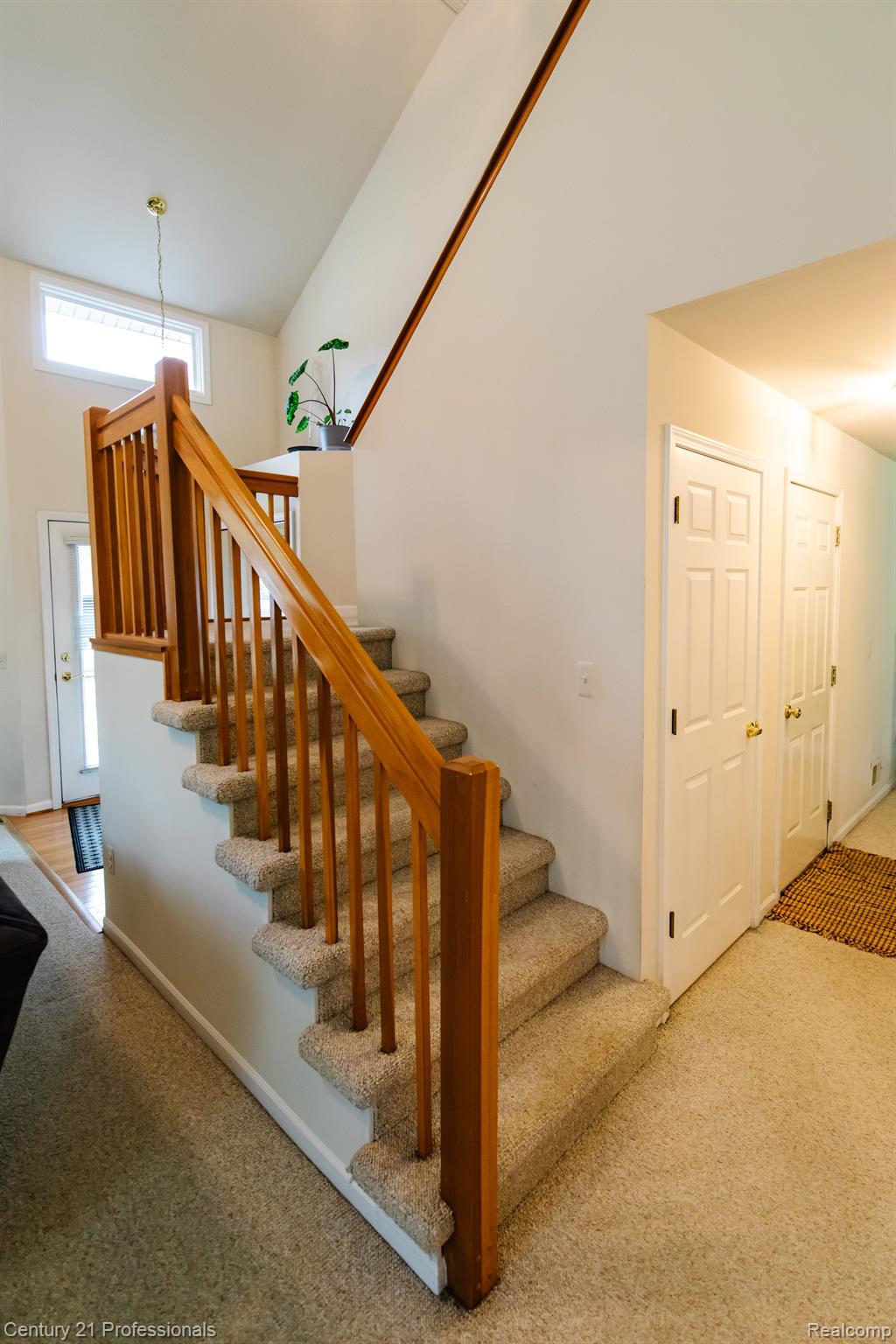 173 Cloverport Avenue Rochester, MI 48307 - Photo 11 of 34 Staircase
