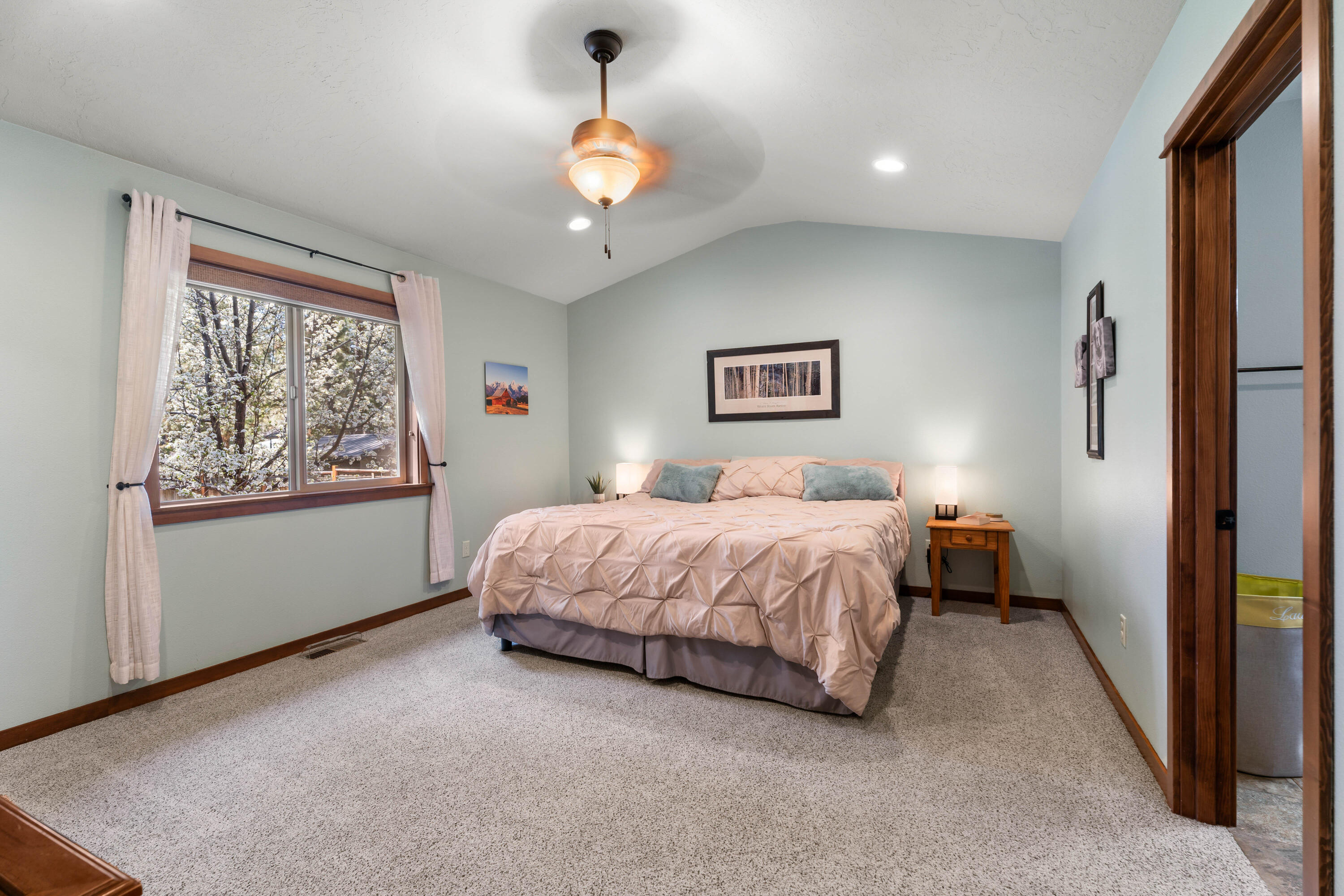 19041 Baker Road Bend, OR 97702 - Photo 15 of 45 28-Bedroom
