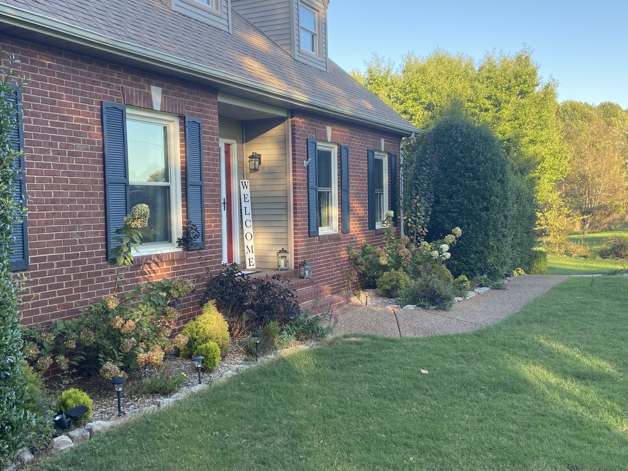 7404 Hoods Branch Road Springfield, TN 37172 - Photo 5 of 50 a front view of a house with garden