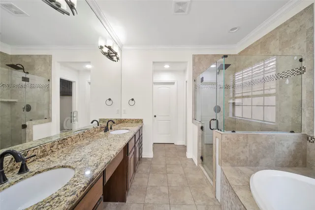 $2,600 | 7130 Laguna Villas, Houston, TX 77036