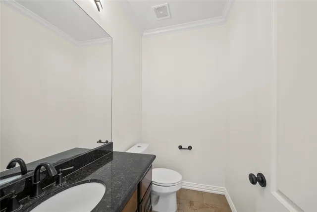 $2,600 | 7130 Laguna Villas, Houston, TX 77036