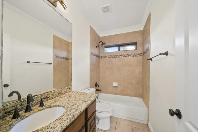 $2,600 | 7130 Laguna Villas, Houston, TX 77036