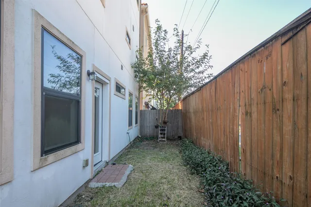 $2,600 | 7130 Laguna Villas, Houston, TX 77036