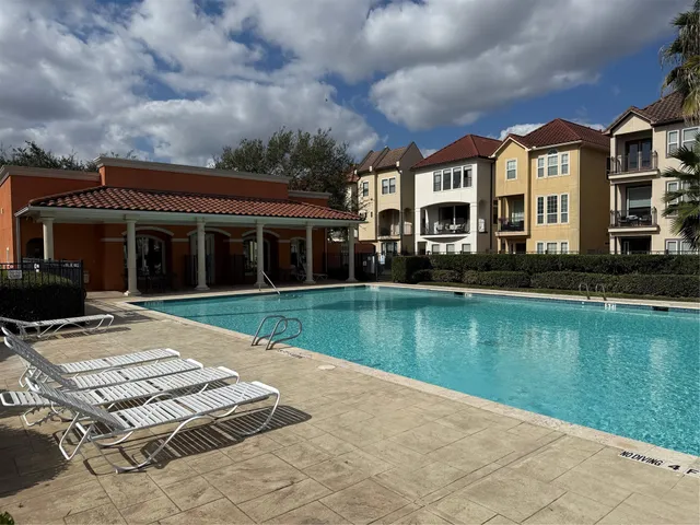 $2,600 | 7130 Laguna Villas, Houston, TX 77036