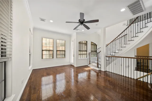 $2,600 | 7130 Laguna Villas, Houston, TX 77036