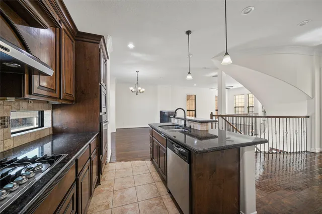 $2,600 | 7130 Laguna Villas, Houston, TX 77036