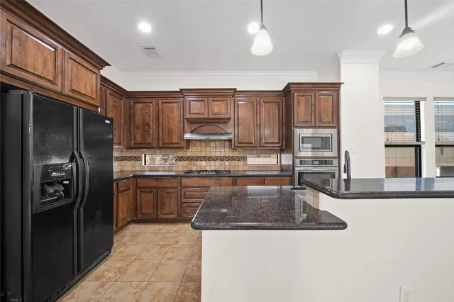 $2,600 | 7130 Laguna Villas, Houston, TX 77036