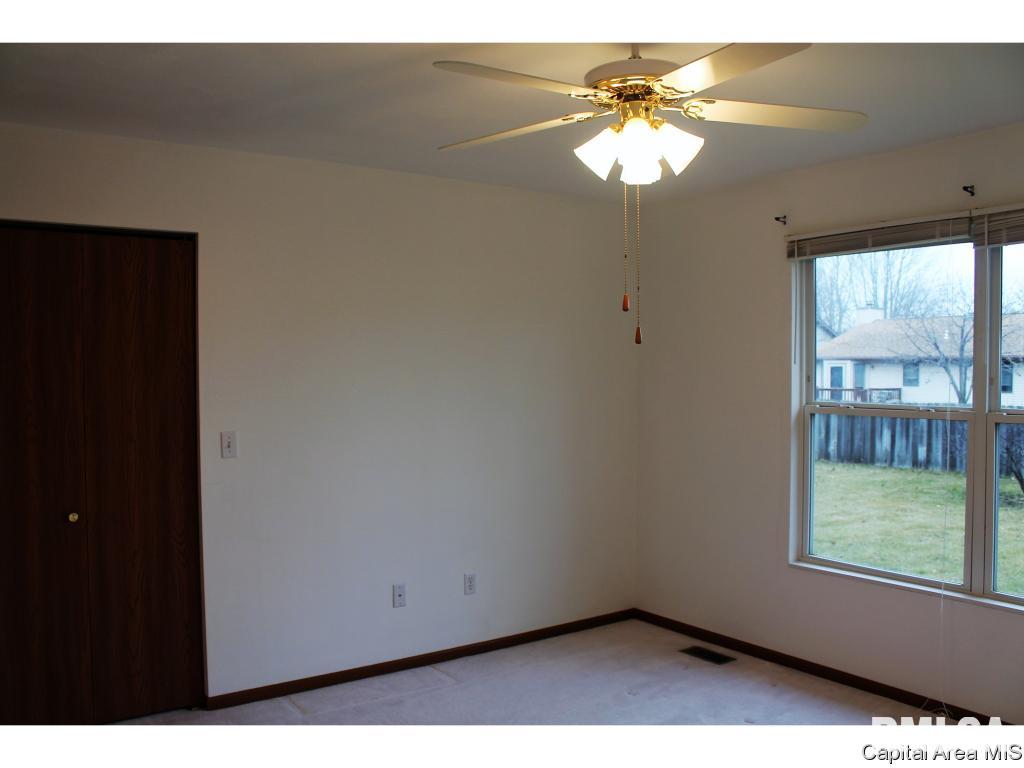 2921 Dunwich Street Springfield, IL 62702 - Photo 5 of 35