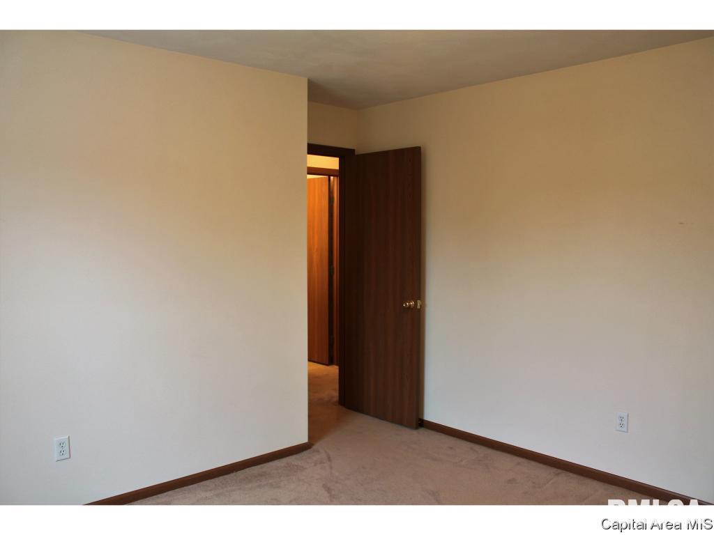 2921 Dunwich Street Springfield, IL 62702 - Photo 7 of 35